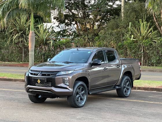 MITSUBISHI L200 TRITON 2.4 16V TURBO DIESEL SPORT HPE-S CD 4P 4X4 AUTOMÁTICO MITSUBISHI L200 TRITON 2.4 16V TURBO DIESEL SPORT HPE-S CD 4P 4X4 AUTOMÁTICO